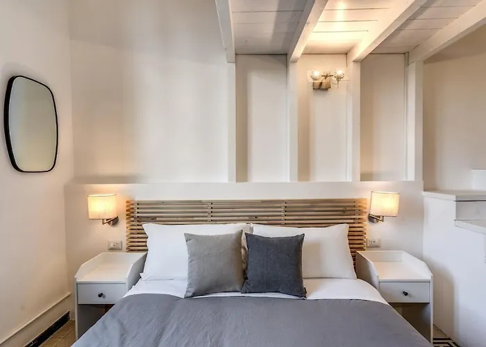 Napoleone 2 Bedroom Rom